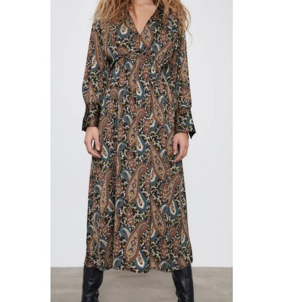 BRAND NEW. Zara Pailsey Dress. Size small.